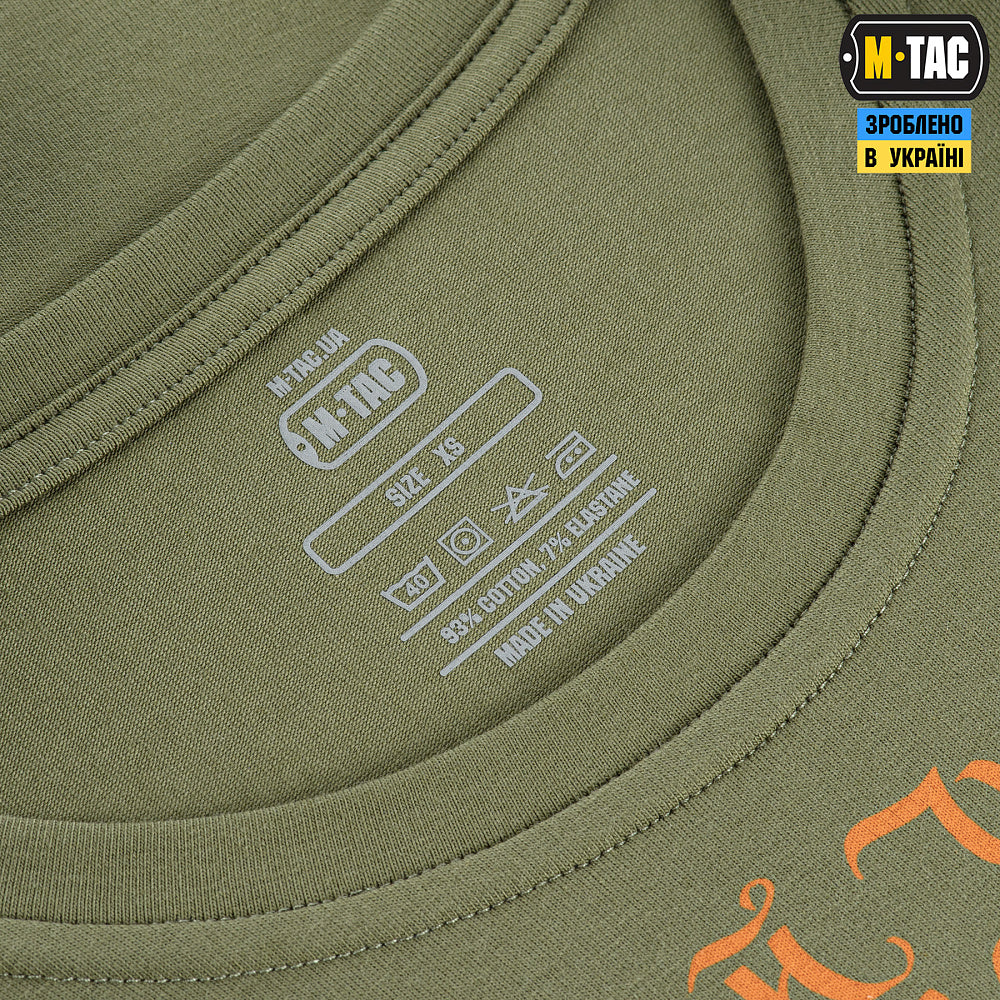 T-shirt noir ukrainien orné du trident blanc, emblème national de l'Ukraine.