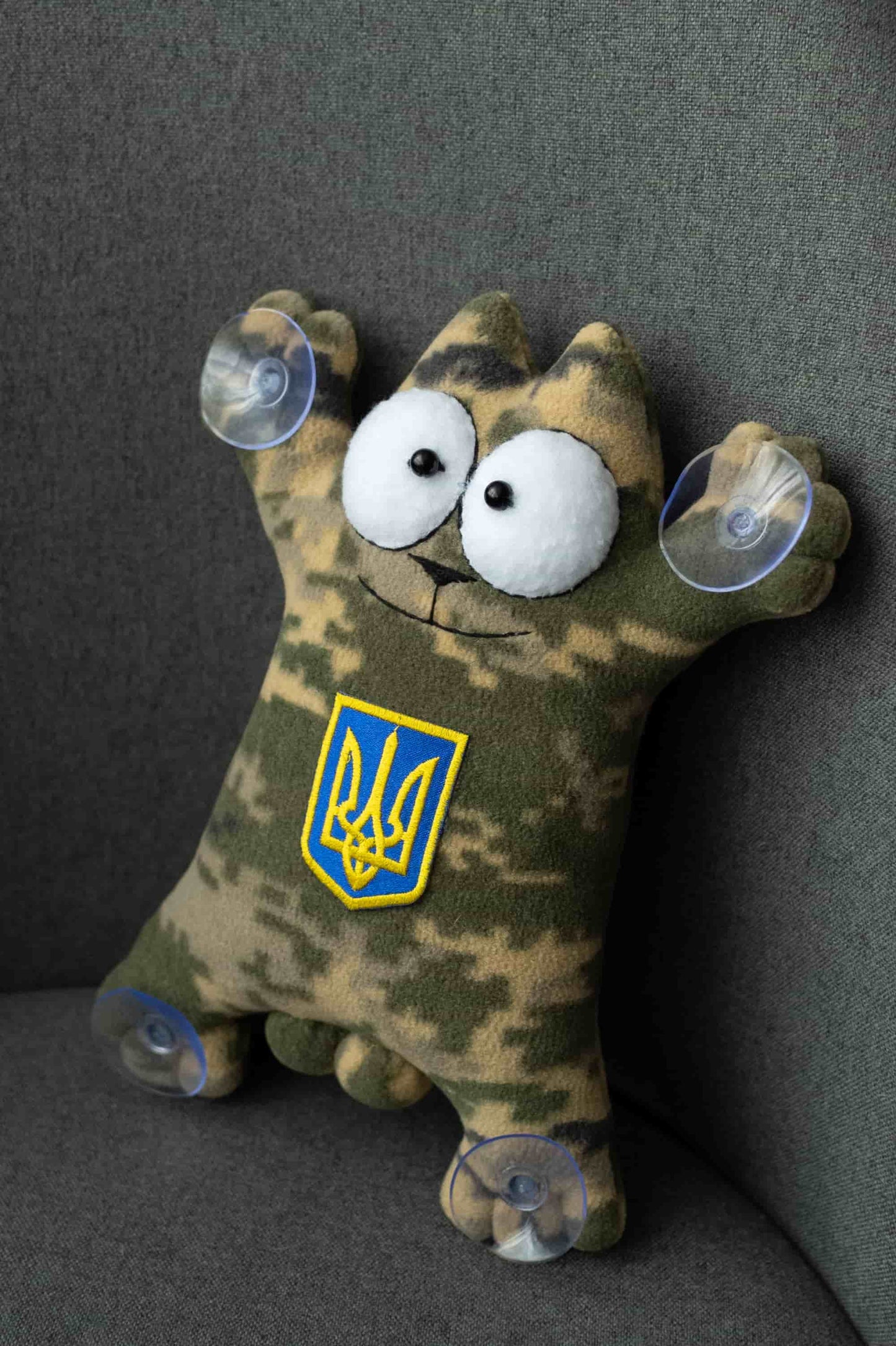 Ukranian Patriotic Pixel MM 14 Cat Simon with Golden Trident and Glass Suction Cups