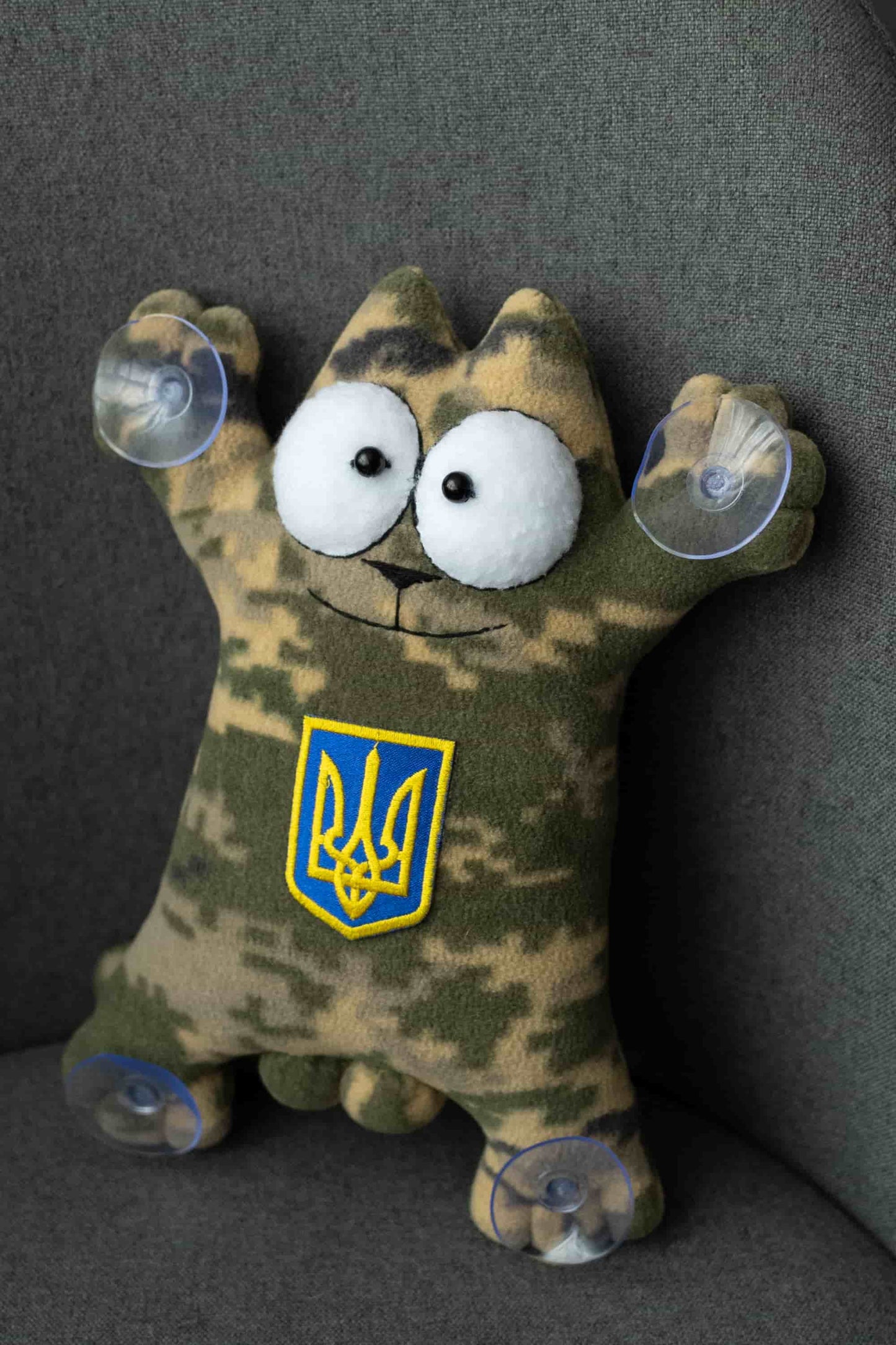 Ukranian Patriotic Pixel MM 14 Cat Simon with Golden Trident and Glass Suction Cups