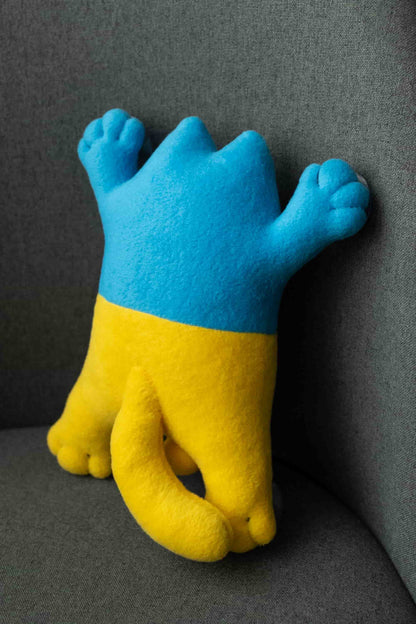 Ukranian Patriotic Yellow & Blue Cat Simon with Golden Trident and Glass Suction Cups