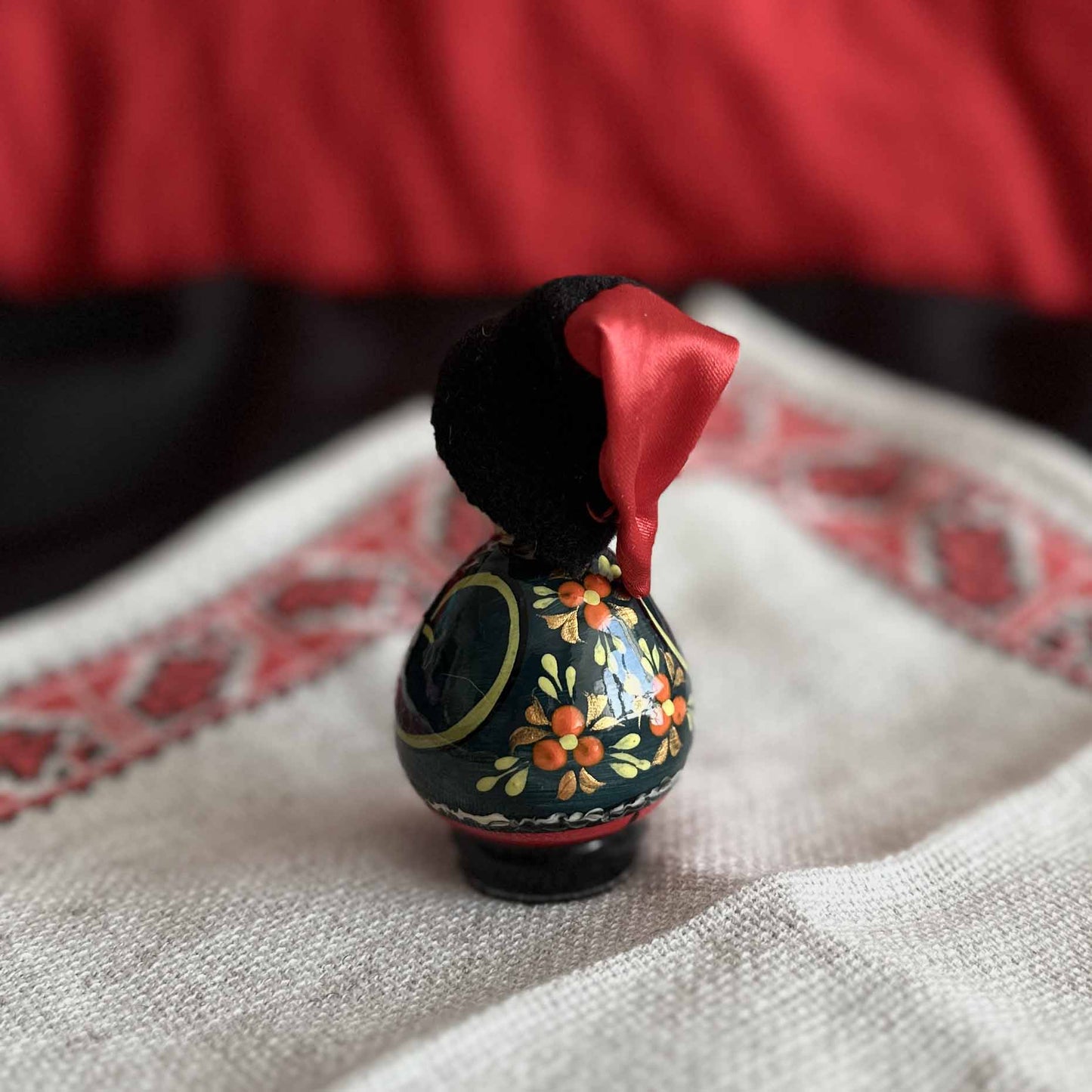 Ukrainian Souvenir Wood Сouples Figurines Traditional Cloth Hand-Painted Oil (3.9 x 1.6 in)