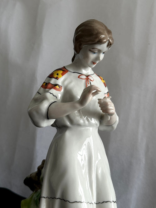 Ukrainian Vintage Ussr Porcelain Figurine "In love or not in love?" (1962 Kyiv)