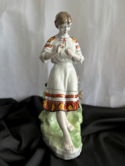 Ukrainian Vintage Porcelain Figurine "Fortune Telling on a Daisy" (Ussr  1962 Kyiv)