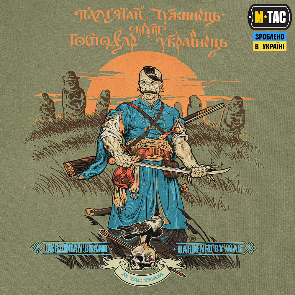 T-shirt noir ukrainien orné du trident blanc, emblème national de l'Ukraine.