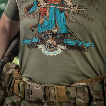 T-shirt noir ukrainien orné du trident blanc, emblème national de l'Ukraine.