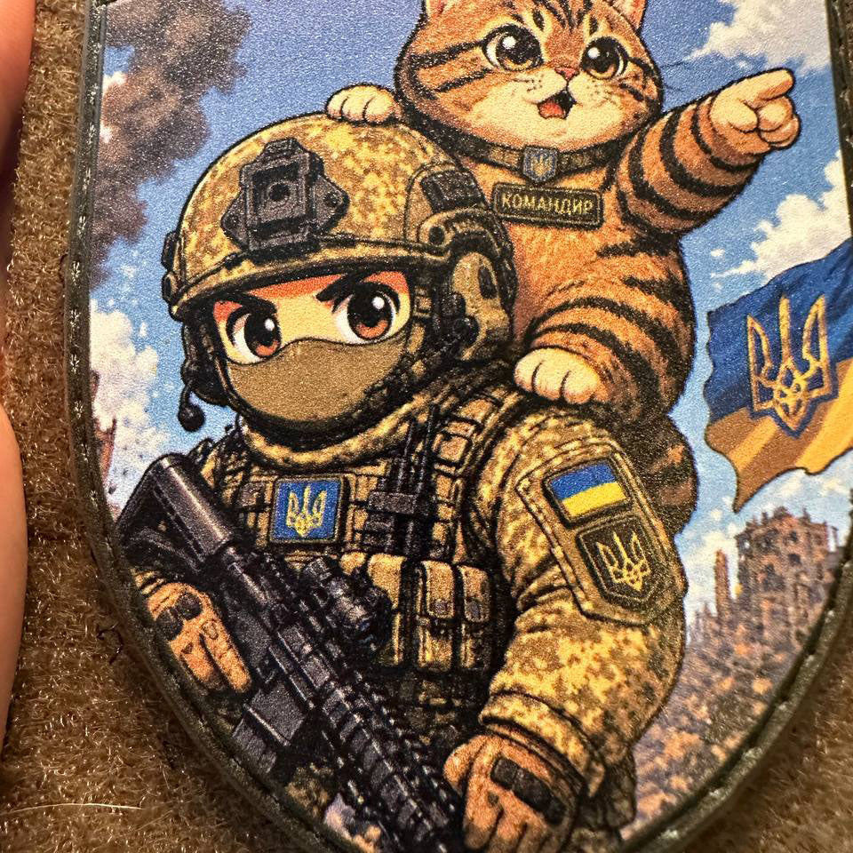 Ukraine Morale Patch Nacktes Mädchen mit AK "UND WAS?" Taktisches Abzeichen Klett PVC