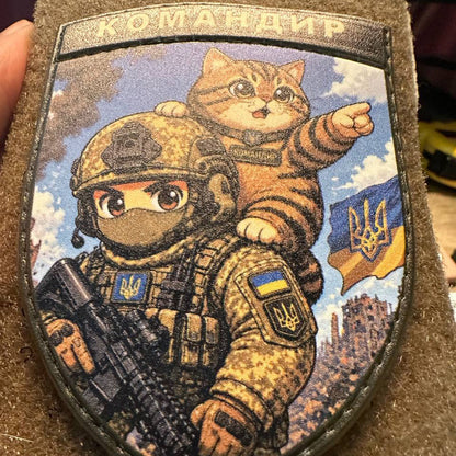 Ukraine Morale Patch Nacktes Mädchen mit AK "UND WAS?" Taktisches Abzeichen Klett PVC