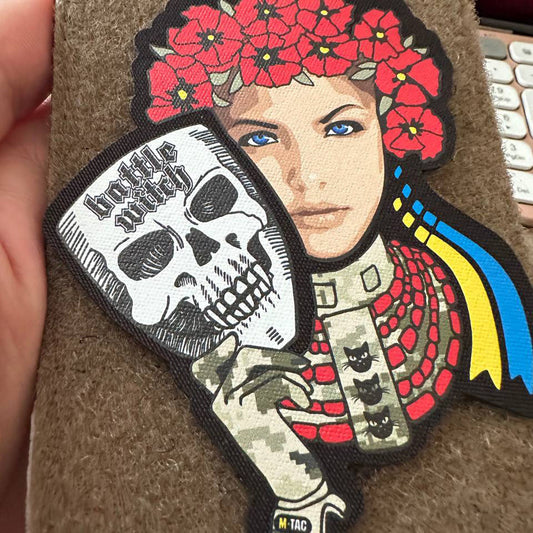 Ukraine Morale Patch Nacktes Mädchen mit AK "UND WAS?" Taktisches Abzeichen Klett PVC