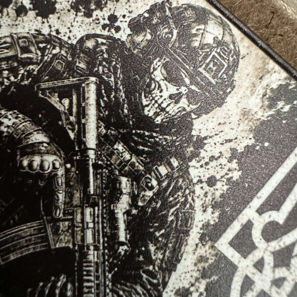 Ukraine Morale Patch Nacktes Mädchen mit AK "UND WAS?" Taktisches Abzeichen Klett PVC