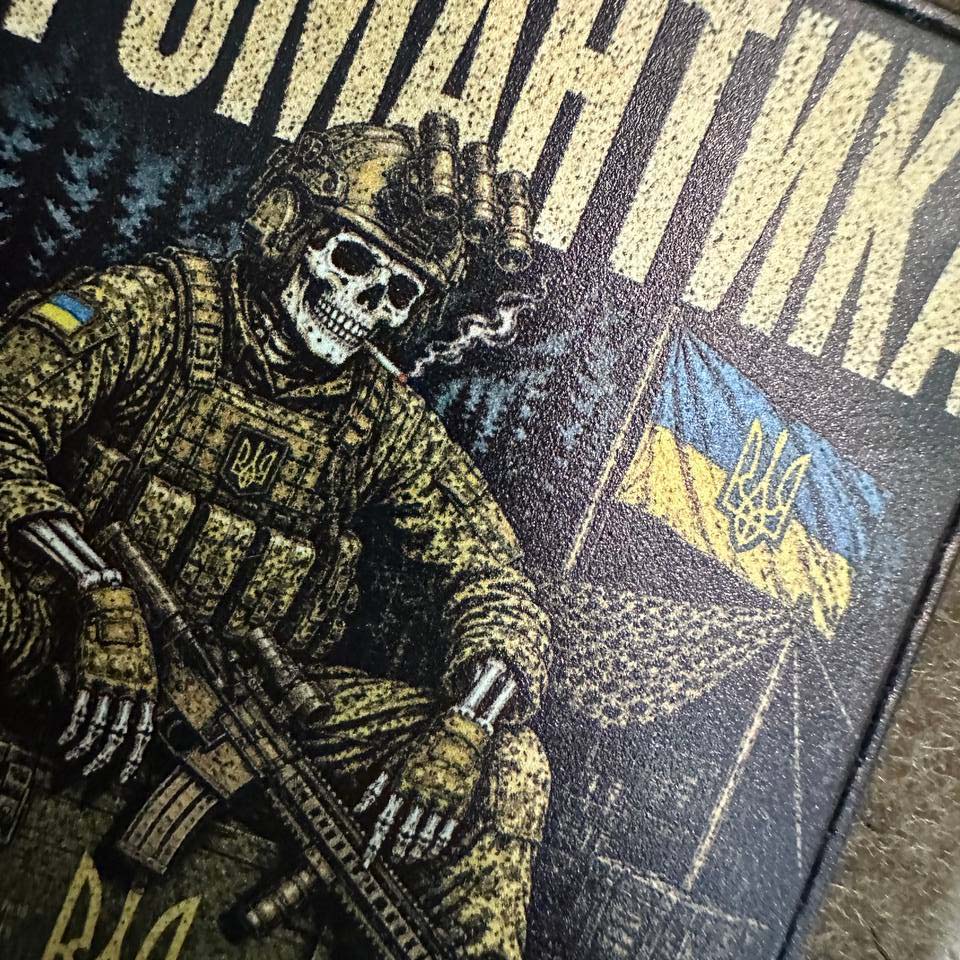 Ukraine Morale Patch Nacktes Mädchen mit AK "UND WAS?" Taktisches Abzeichen Klett PVC