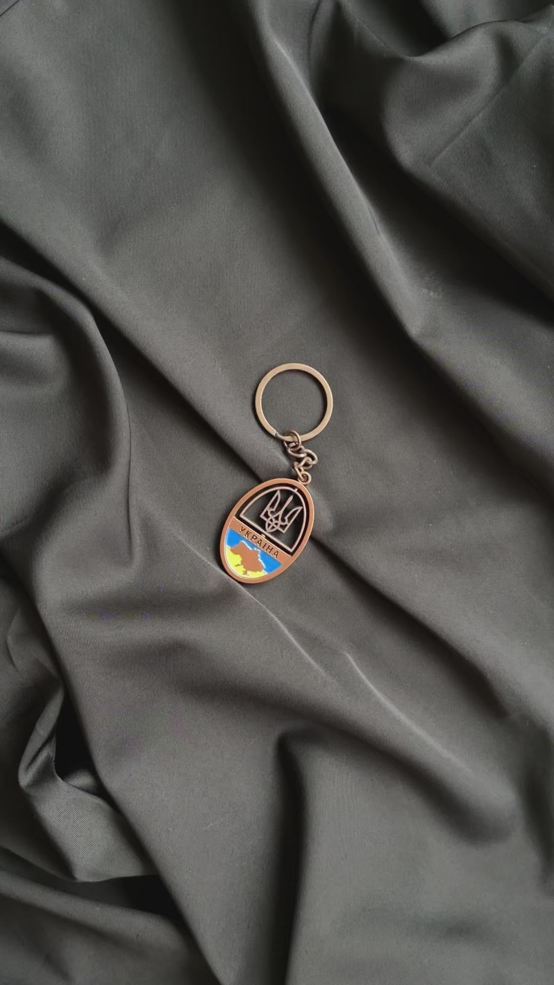 Ukrainian_Metal_Ukrainian_Metal_Keychain_Key_Ring_Map_and_oat_Arms_of_Ukraine_Key_Ring_Map_and_oat_Arms_of_Ukraine