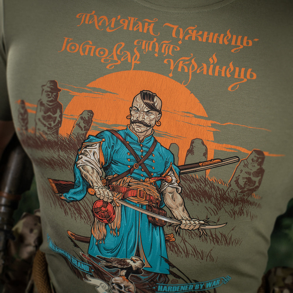 T-shirt noir ukrainien orné du trident blanc, emblème national de l'Ukraine.